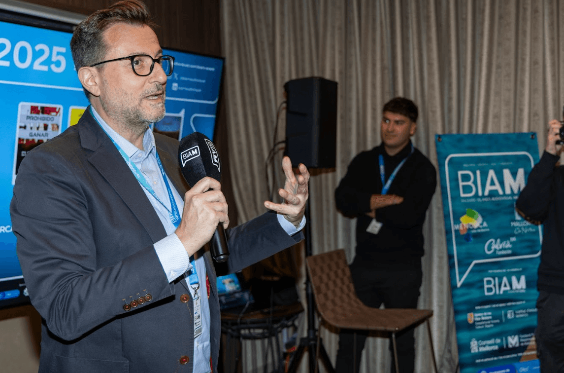 Marco Taboas, director insular de Turismo para la Demanda y la Hospitalidad de la Fundació Mallorca Turisme Responsable, en un evento organizado por BIAM en 2025