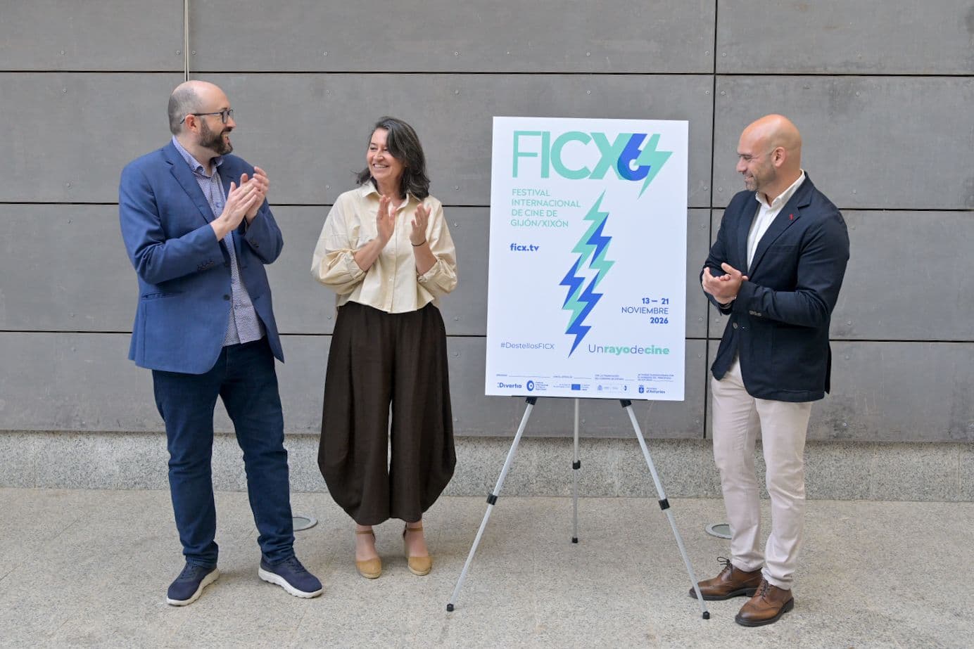 Alejandro Díaz Castaño, Marta Serrano y Jesús Martínez Salvador en la presentación del Festival Internacional de Gijón/Xixón (FICX) el 1 de octubre de 2026