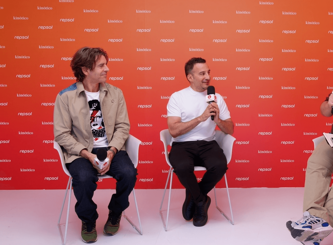 El actor Eduardo Noriega y el director Alejandro Amenábar presentan 'Tesis' en el set de Kinótico en el Festival de Sitges 2026