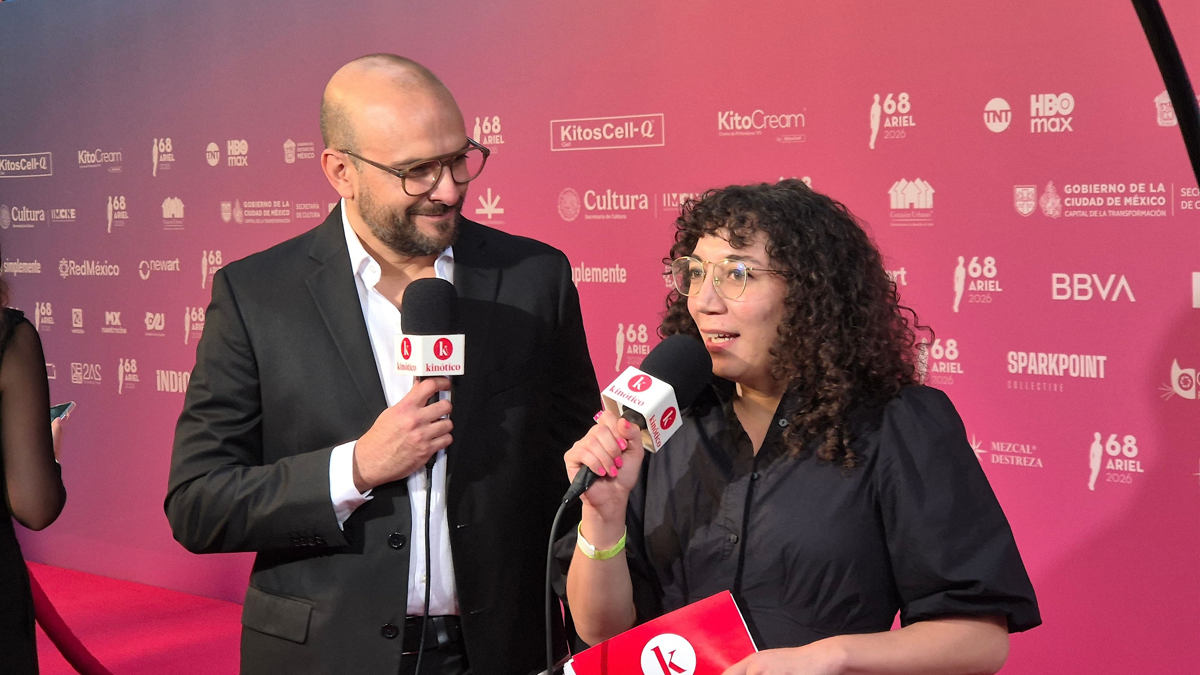 Los periodistas de Kinótico Carlos Gómez Iniesta y Magaly Olivera, durante la alfombra roja de los Premios Ariel 2026, en octubre de 2026